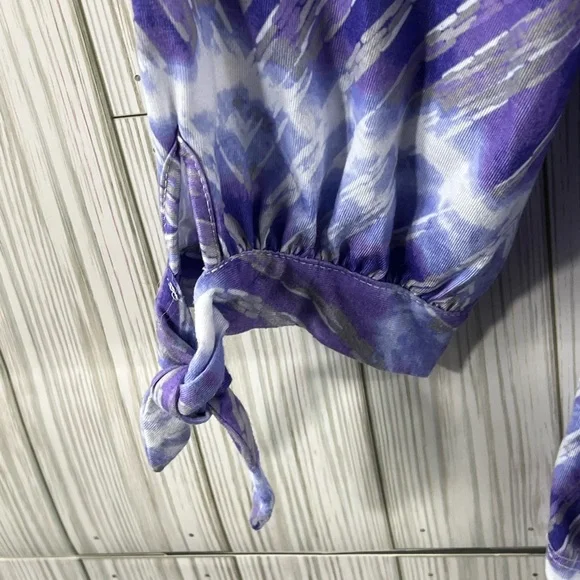 Allison Daley V-Neck Shirt - Picture 4 of 6